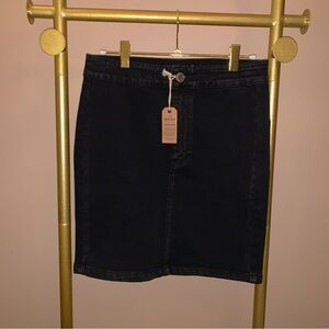 American Eagle Outfitters black pencil skirt 6